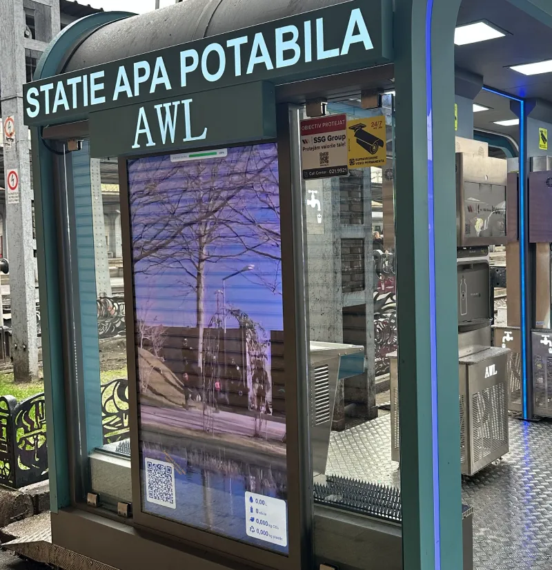 AMS — stație inteligentă de apă potabilă cu ecran media